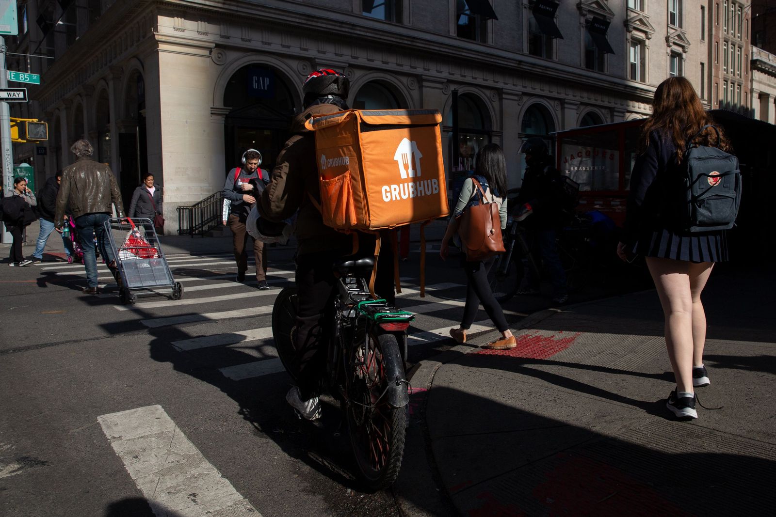 Food Delivery Apps Sue NYC Over Minimum Wage Law for Delivery Workers - newsjustin.pres